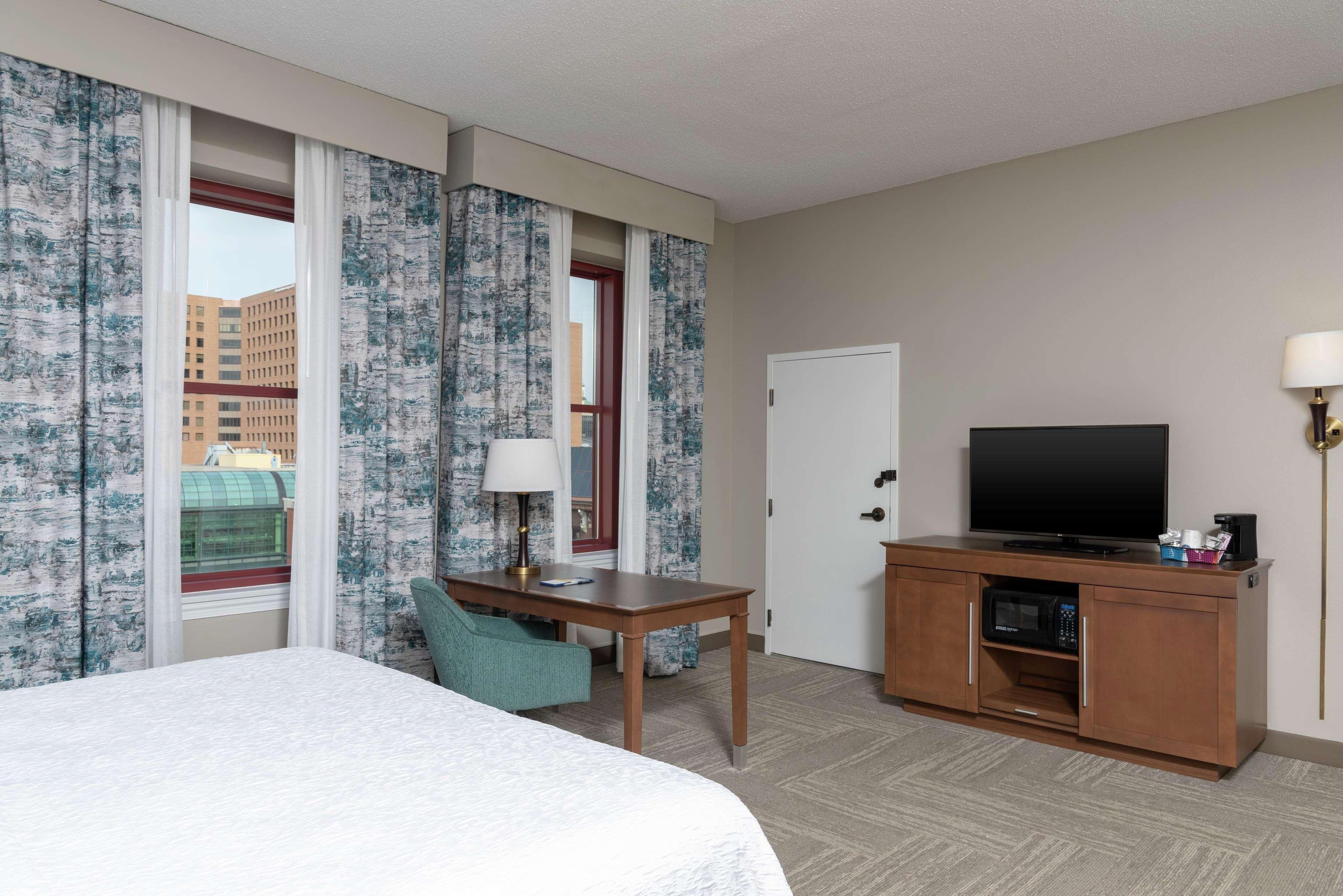 Hampton Inn Indianapolis Downtown Across From Circle Centre Eksteriør billede