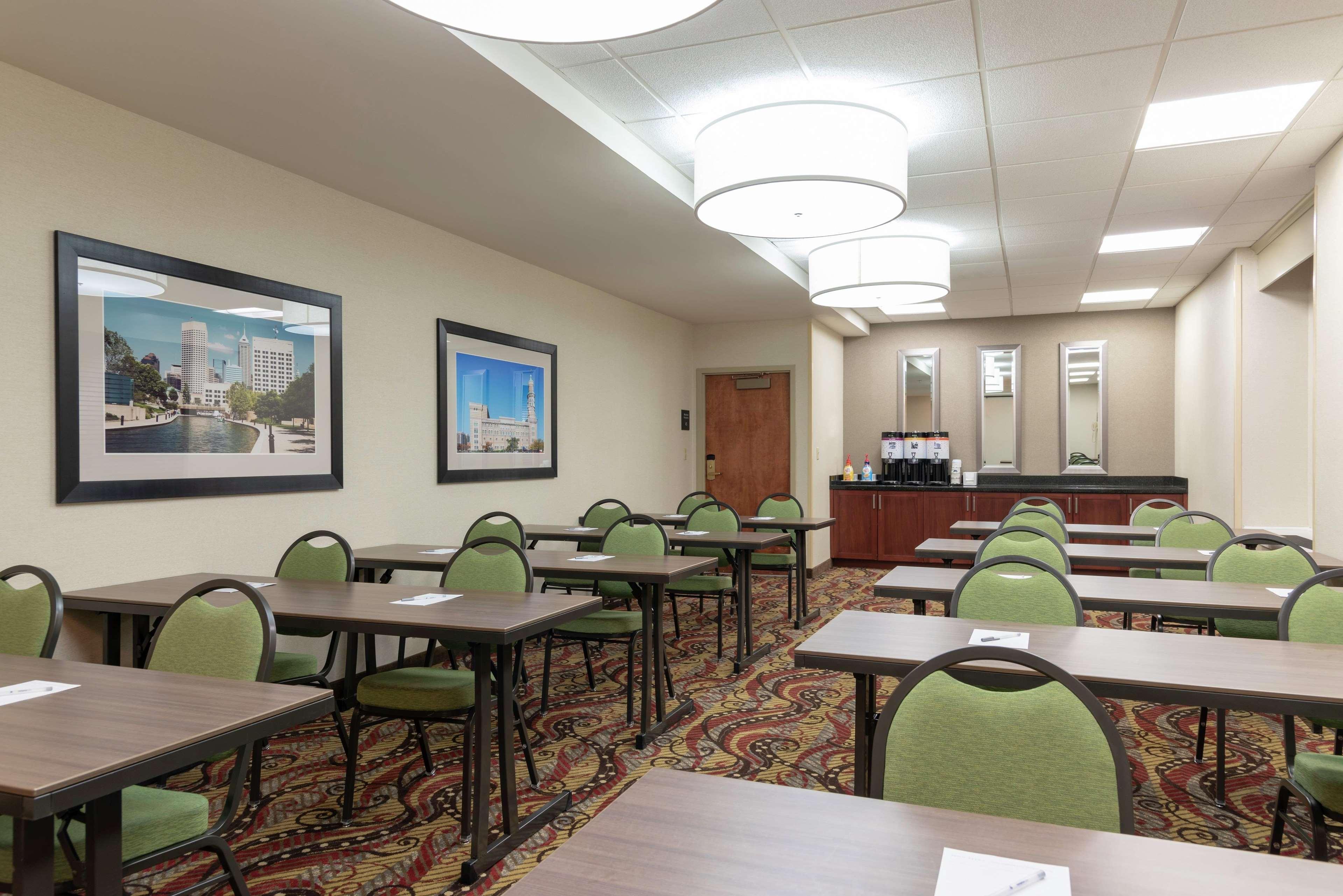 Hampton Inn Indianapolis Downtown Across From Circle Centre Eksteriør billede